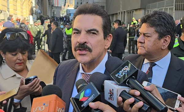 Mando Reyes Así llegó Manfred Reyes Villa a la toma de posesión de mando de las ...