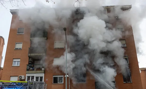Ocho muertos y cuatro heridos en el incendio de un edificio en el sur ...