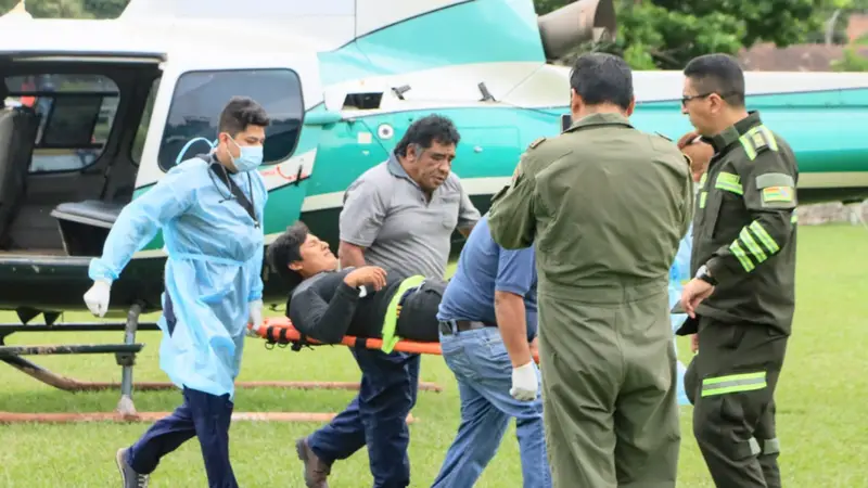Exitoso rescate aéreo de un hombre mordido por víbora en El Torno, mientras continúan labores de evacuación Exitoso rescate aéreo de un hombre mordido por víbora en El Torno, mientras continúan labores de evacuación