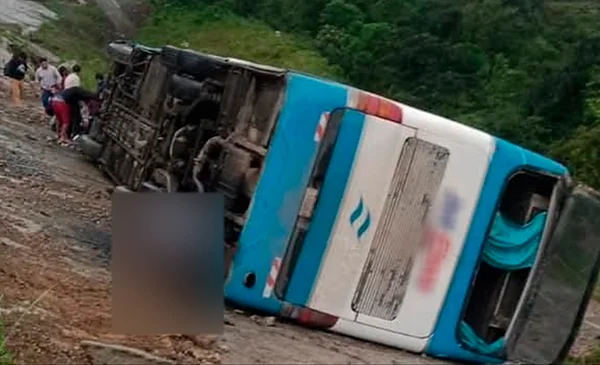 Bus vuelca en El Sillar y moviliza a equipos de emergencia en la ruta ...